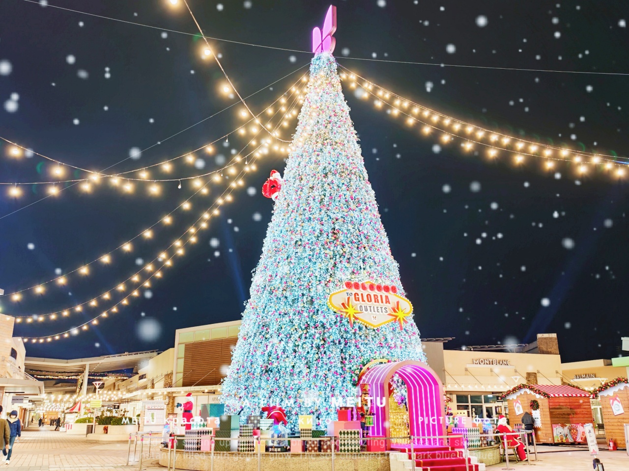 ★桃園聖誕景點★2025華泰名品城耶誕季|全台最巨!20公尺聖誕樹、百老匯燈飾、市集美食、煙火秀完整攻略~ - 第1張圖