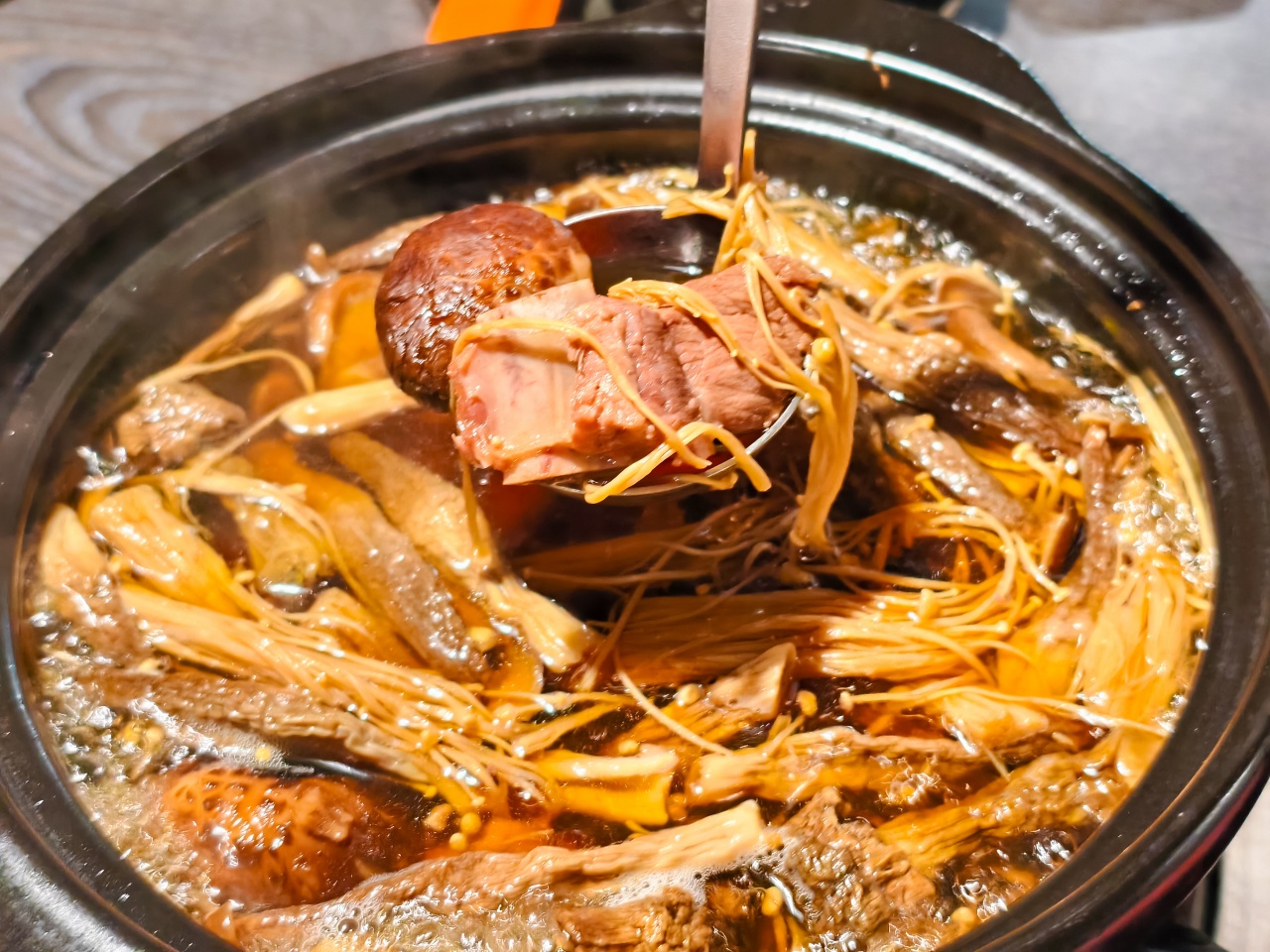 【南投餐廳推薦】菇神鹿谷店，米其林必比登指南推薦！南投遊必訪的頂級饗宴推薦！