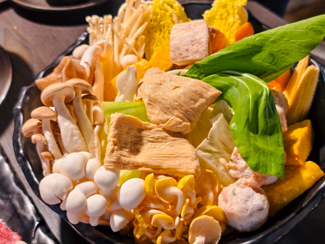 【南投餐廳推薦】菇神鹿谷店，米其林必比登指南推薦！南投遊必訪的頂級饗宴推薦！