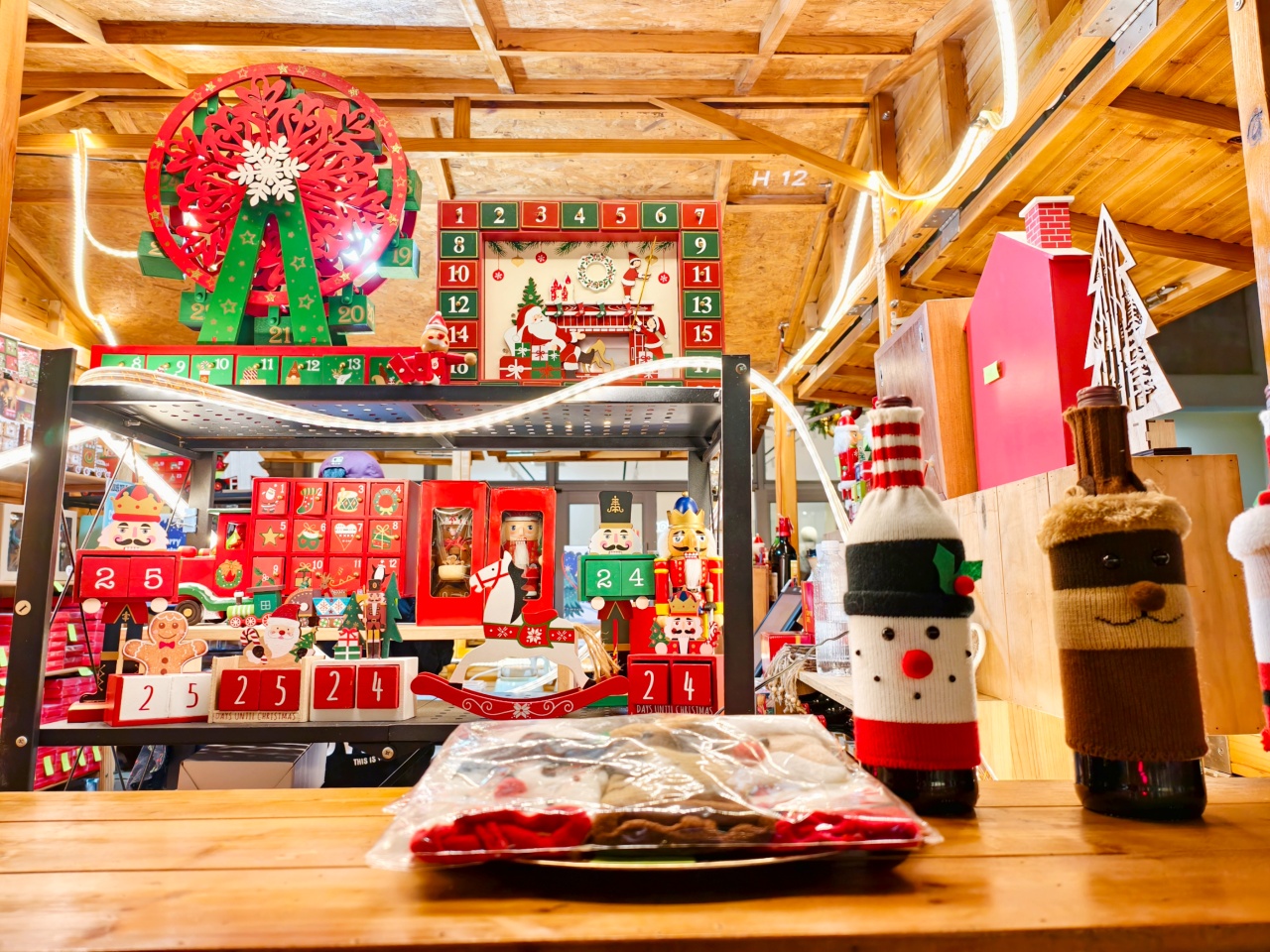 ★桃園聖誕景點★2025華泰名品城耶誕季|全台最巨!20公尺聖誕樹、百老匯燈飾、市集美食、煙火秀完整攻略~ - 第14張圖