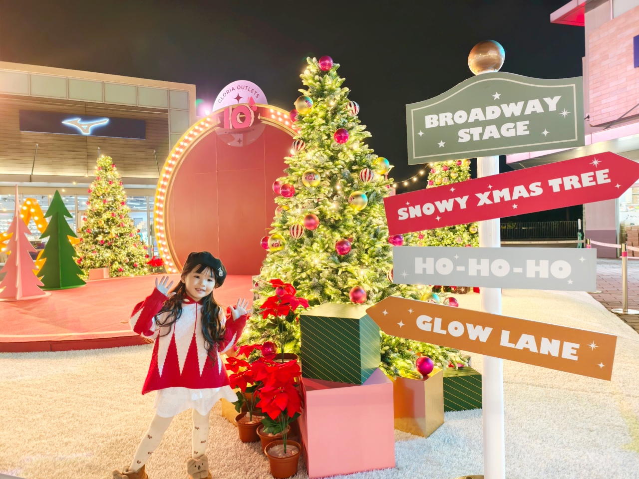★桃園聖誕景點★2025華泰名品城耶誕季|全台最巨!20公尺聖誕樹、百老匯燈飾、市集美食、煙火秀完整攻略~ - 第11張圖