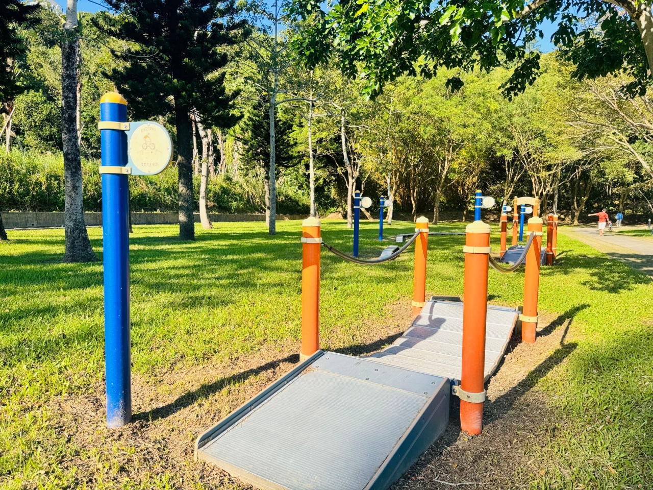 ★桃園親子景點★大溪河濱公園，賞落羽松兼放電，海盜船遊戲場、單車越野場、鄰近大溪老街，桃園大溪一日遊這樣玩！