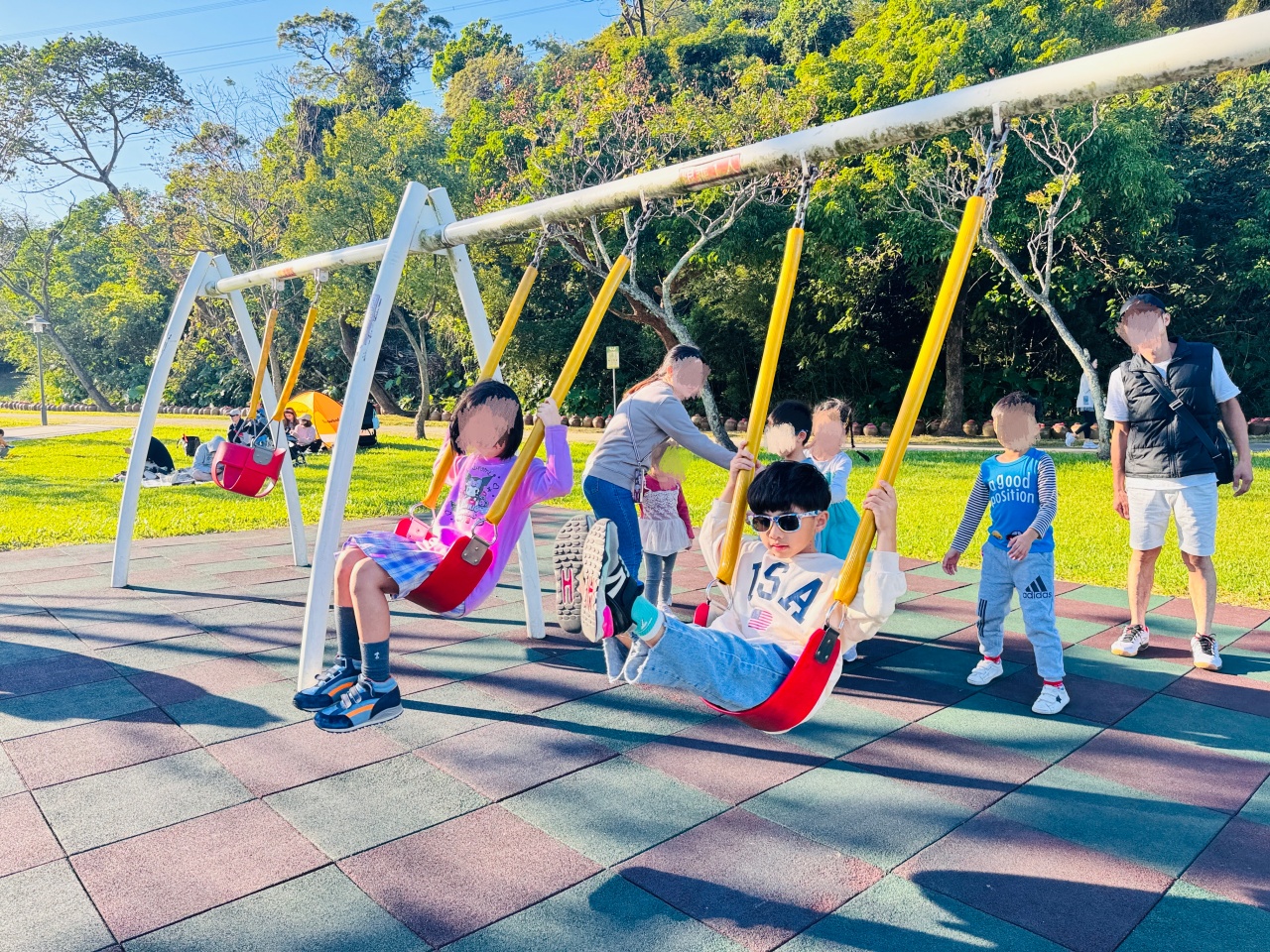 ★桃園親子景點★大溪河濱公園，賞落羽松兼放電，海盜船遊戲場、單車越野場、鄰近大溪老街，桃園大溪一日遊這樣玩！