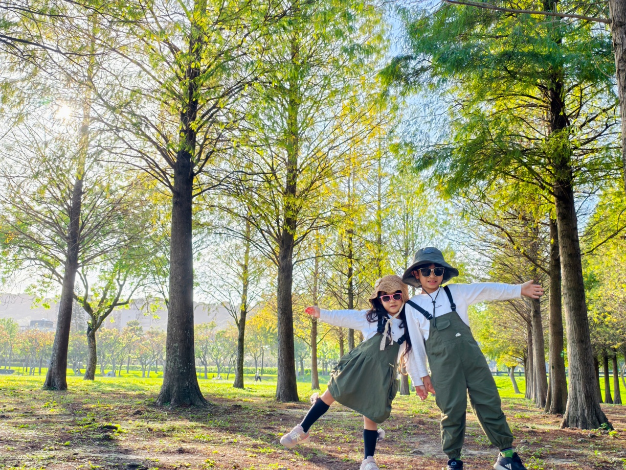 ★桃園親子景點★大溪河濱公園，賞落羽松兼放電，海盜船遊戲場、單車越野場、鄰近大溪老街，桃園大溪一日遊這樣玩！