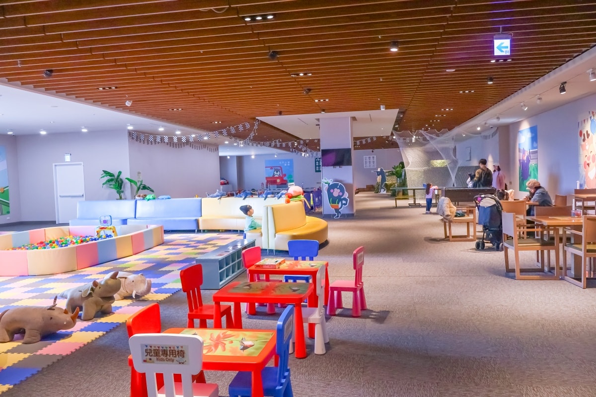 ★金門親子飯店推薦★金門最美湖景飯店『金湖飯店』,坐擁太湖美景、超萌水獺親子主題房、戰地特色遊戲室、露天泳池、SPA、高爾夫推桿!緊鄰昇恆昌免稅店,全家放鬆放電、逛街購物,一站滿足的五星級規格國際觀光飯店! - 第24張圖 ★金門親子飯店推薦★金門最美湖景飯店『金湖飯店』,坐擁太湖美景、超萌水獺親子主題房、戰地特色遊戲室、露天泳池、SPA、高爾夫推桿!緊鄰昇恆昌免稅店,全家放鬆放電、逛街購物,一站滿足的五星級規格國際觀光飯店!
