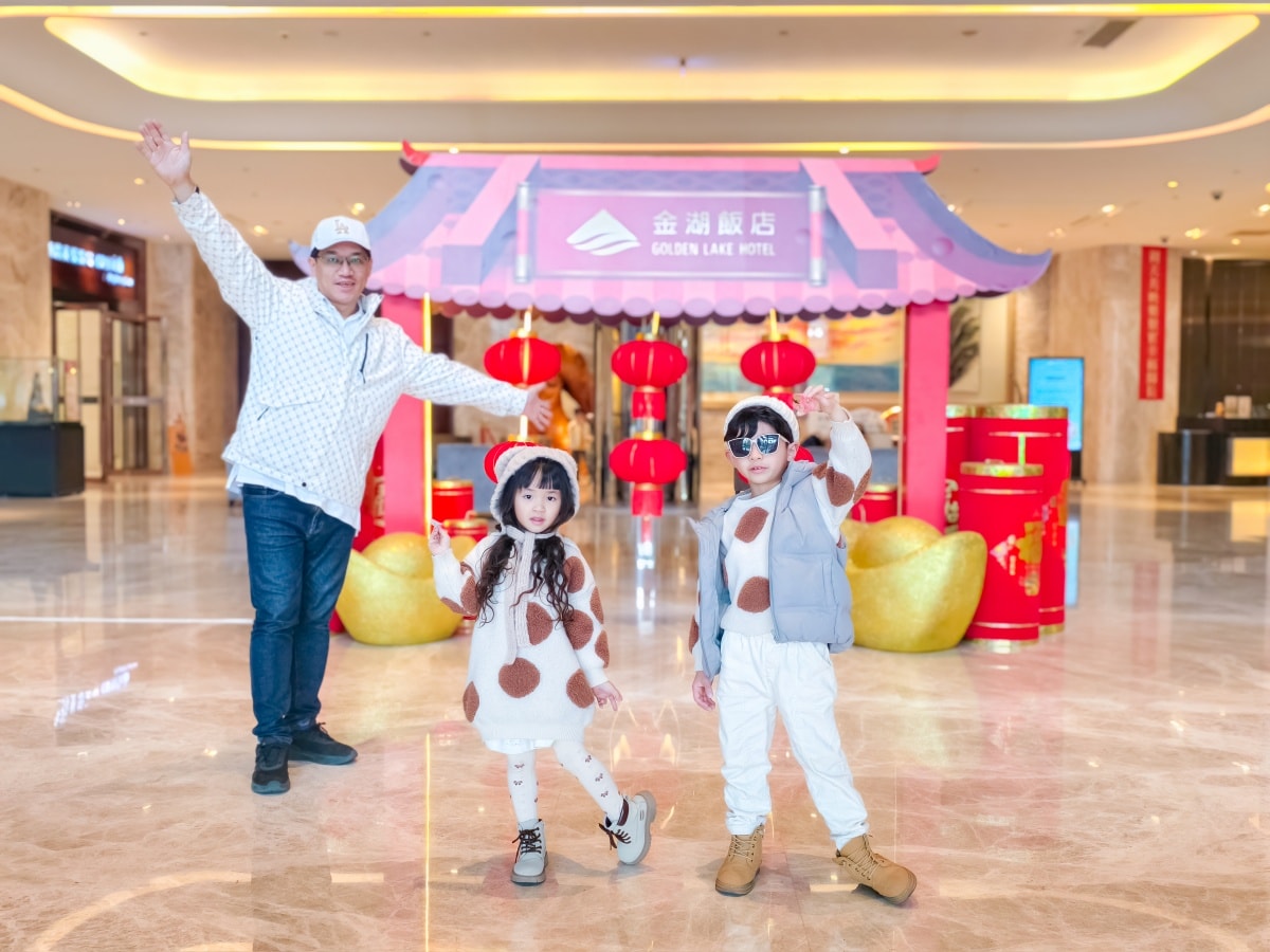 ★金門親子飯店推薦★金門最美湖景飯店『金湖飯店』,坐擁太湖美景、超萌水獺親子主題房、戰地特色遊戲室、露天泳池、SPA、高爾夫推桿!緊鄰昇恆昌免稅店,全家放鬆放電、逛街購物,一站滿足的五星級規格國際觀光飯店! - 第10張圖 ★金門親子飯店推薦★金門最美湖景飯店『金湖飯店』,坐擁太湖美景、超萌水獺親子主題房、戰地特色遊戲室、露天泳池、SPA、高爾夫推桿!緊鄰昇恆昌免稅店,全家放鬆放電、逛街購物,一站滿足的五星級規格國際觀光飯店!