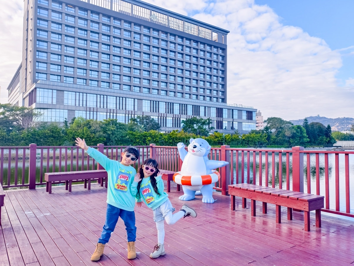★金門親子飯店推薦★金門最美湖景飯店『金湖飯店』,坐擁太湖美景、超萌水獺親子主題房、戰地特色遊戲室、露天泳池、SPA、高爾夫推桿!緊鄰昇恆昌免稅店,全家放鬆放電、逛街購物,一站滿足的五星級規格國際觀光飯店! - 第99張圖 ★金門親子飯店推薦★金門最美湖景飯店『金湖飯店』,坐擁太湖美景、超萌水獺親子主題房、戰地特色遊戲室、露天泳池、SPA、高爾夫推桿!緊鄰昇恆昌免稅店,全家放鬆放電、逛街購物,一站滿足的五星級規格國際觀光飯店!