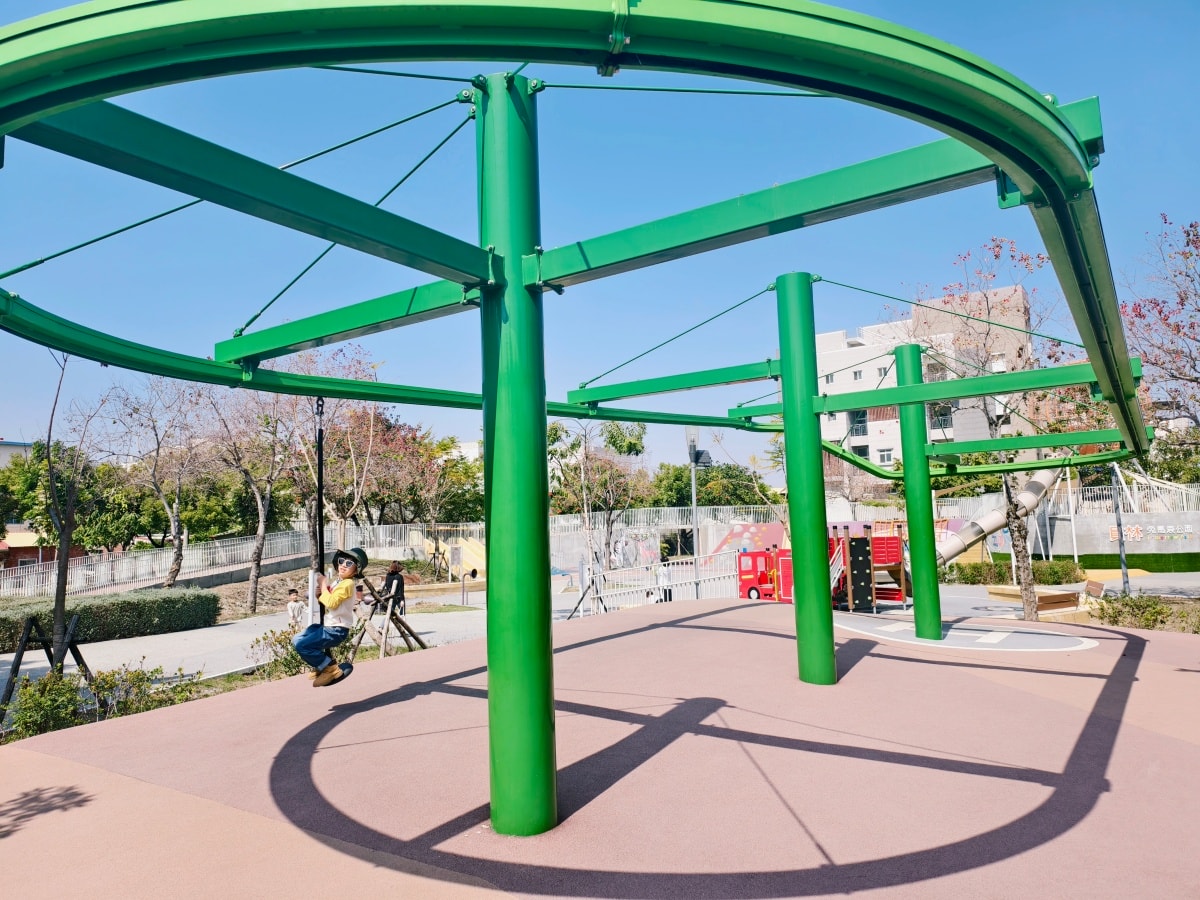 ★彰化親子景點★員林兔馬鹿公園9.6米高球型高塔超壯觀,消防車遊具、環狀滑索,大小朋友的全能放電場! - 第8張圖 ★彰化親子景點★員林兔馬鹿公園9.6米高球型高塔超壯觀,消防車遊具、環狀滑索,大小朋友的全能放電場!
