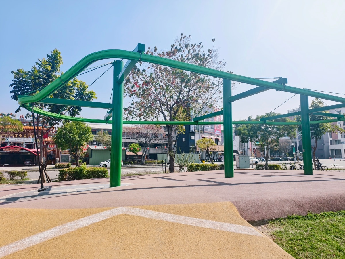 ★彰化親子景點★員林兔馬鹿公園9.6米高球型高塔超壯觀,消防車遊具、環狀滑索,大小朋友的全能放電場! - 第9張圖 ★彰化親子景點★員林兔馬鹿公園9.6米高球型高塔超壯觀,消防車遊具、環狀滑索,大小朋友的全能放電場!