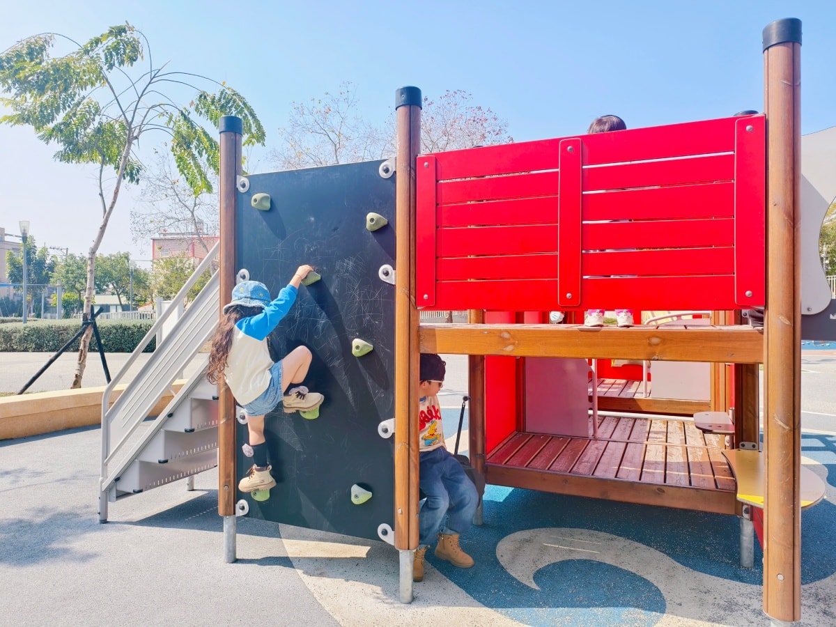 ★彰化親子景點★員林兔馬鹿公園9.6米高球型高塔超壯觀,消防車遊具、環狀滑索,大小朋友的全能放電場! - 第13張圖 ★彰化親子景點★員林兔馬鹿公園9.6米高球型高塔超壯觀,消防車遊具、環狀滑索,大小朋友的全能放電場!
