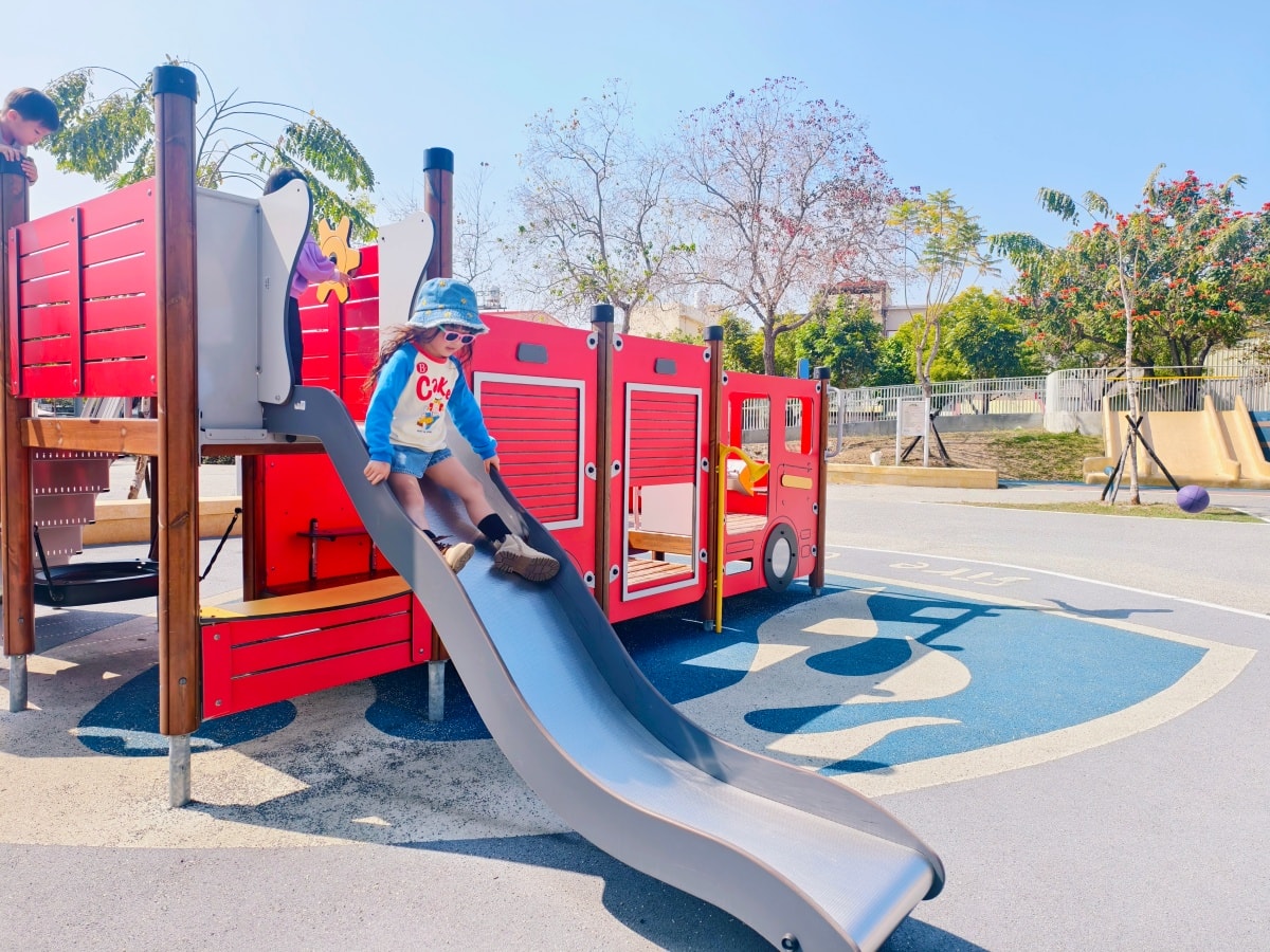 ★彰化親子景點★員林兔馬鹿公園9.6米高球型高塔超壯觀,消防車遊具、環狀滑索,大小朋友的全能放電場! - 第14張圖 ★彰化親子景點★員林兔馬鹿公園9.6米高球型高塔超壯觀,消防車遊具、環狀滑索,大小朋友的全能放電場!