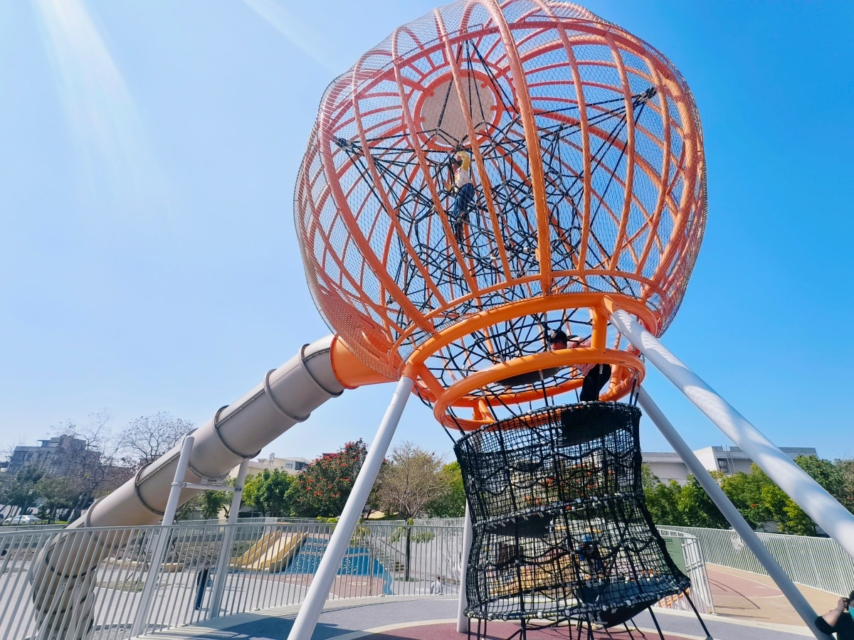 ★彰化親子景點★員林兔馬鹿公園9.6米高球型高塔超壯觀,消防車遊具、環狀滑索,大小朋友的全能放電場! - 第6張圖 ★彰化親子景點★員林兔馬鹿公園9.6米高球型高塔超壯觀,消防車遊具、環狀滑索,大小朋友的全能放電場!