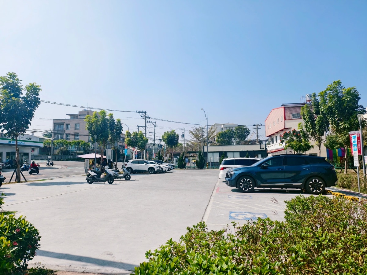 ★彰化親子景點★員林兔馬鹿公園9.6米高球型高塔超壯觀,消防車遊具、環狀滑索,大小朋友的全能放電場! - 第2張圖 ★彰化親子景點★員林兔馬鹿公園9.6米高球型高塔超壯觀,消防車遊具、環狀滑索,大小朋友的全能放電場!