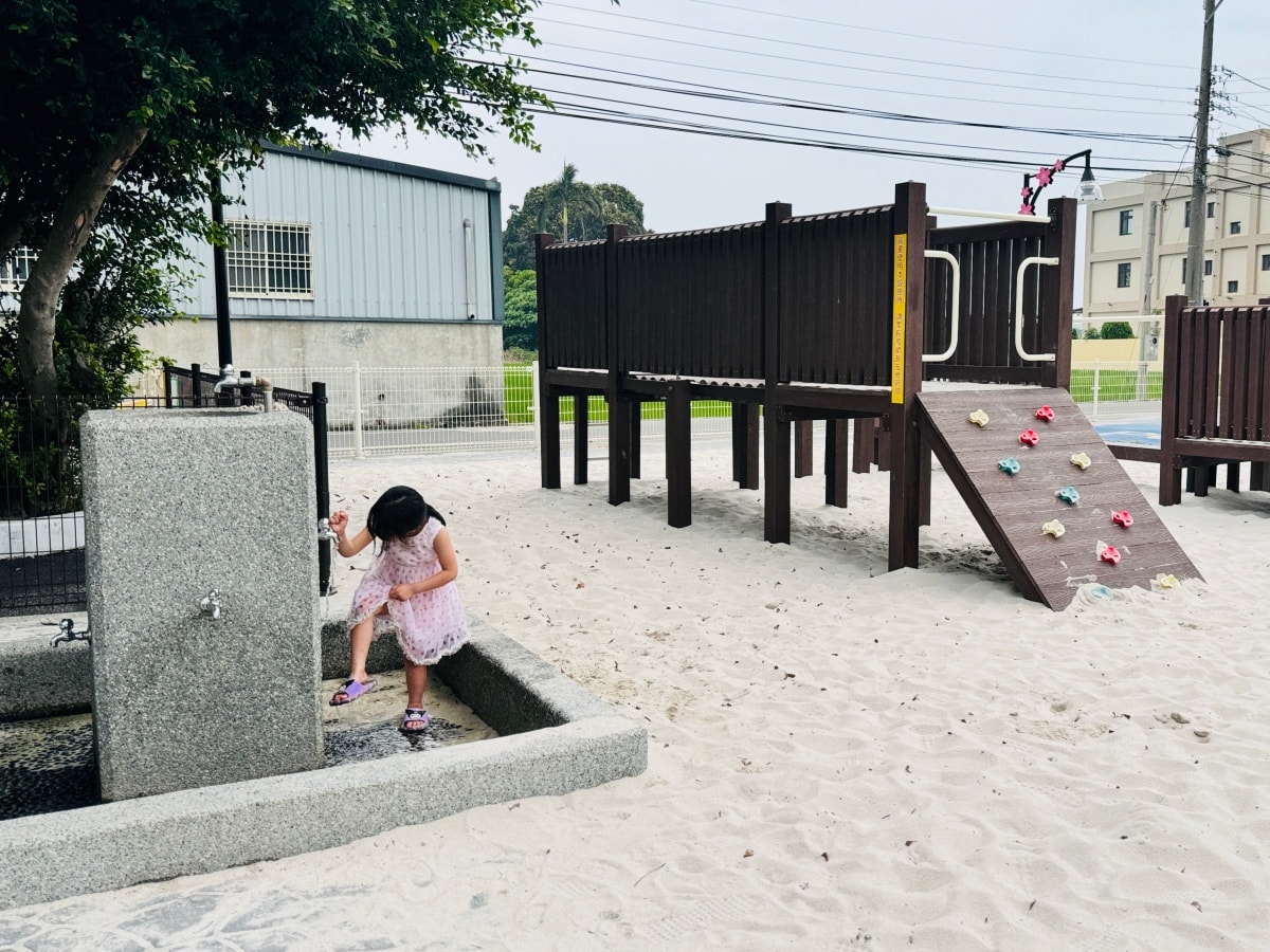 ★彰化親子景點★全台唯一冠軍帽主題『埔南運動公園』!挑戰7公尺高順澤宮藍色巨帽滑梯,玩完再去領取專屬幸運冠軍帽! - 第13張圖 ★彰化親子景點★全台唯一冠軍帽主題『埔南運動公園』!挑戰7公尺高順澤宮藍色巨帽滑梯,玩完再去領取專屬幸運冠軍帽!