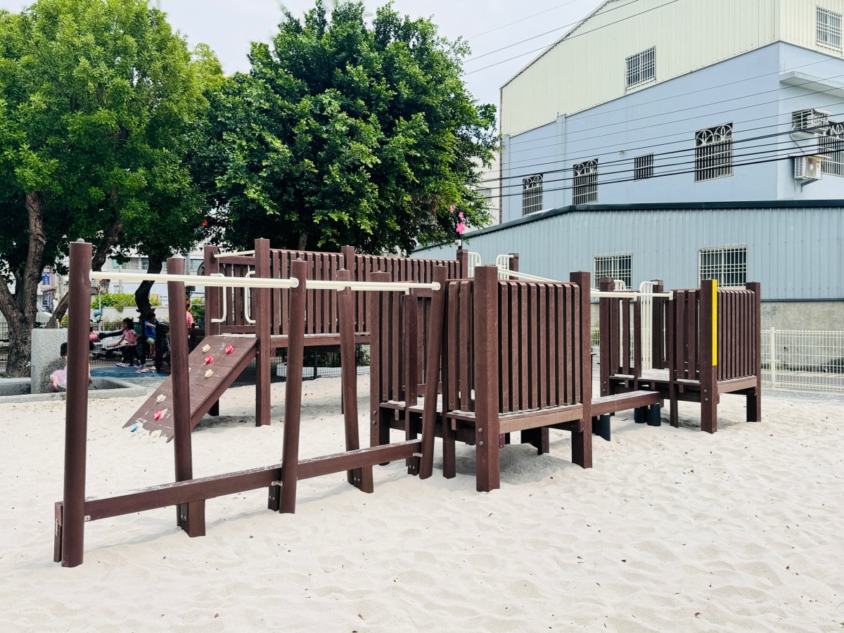 ★彰化親子景點★全台唯一冠軍帽主題『埔南運動公園』!挑戰7公尺高順澤宮藍色巨帽滑梯,玩完再去領取專屬幸運冠軍帽! - 第12張圖 ★彰化親子景點★全台唯一冠軍帽主題『埔南運動公園』!挑戰7公尺高順澤宮藍色巨帽滑梯,玩完再去領取專屬幸運冠軍帽!
