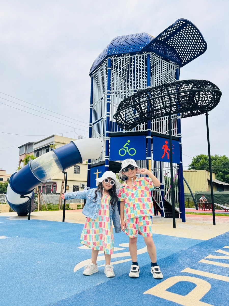 ★彰化親子景點★全台唯一冠軍帽主題『埔南運動公園』!挑戰7公尺高順澤宮藍色巨帽滑梯,玩完再去領取專屬幸運冠軍帽! - 第4張圖 ★彰化親子景點★全台唯一冠軍帽主題『埔南運動公園』!挑戰7公尺高順澤宮藍色巨帽滑梯,玩完再去領取專屬幸運冠軍帽!