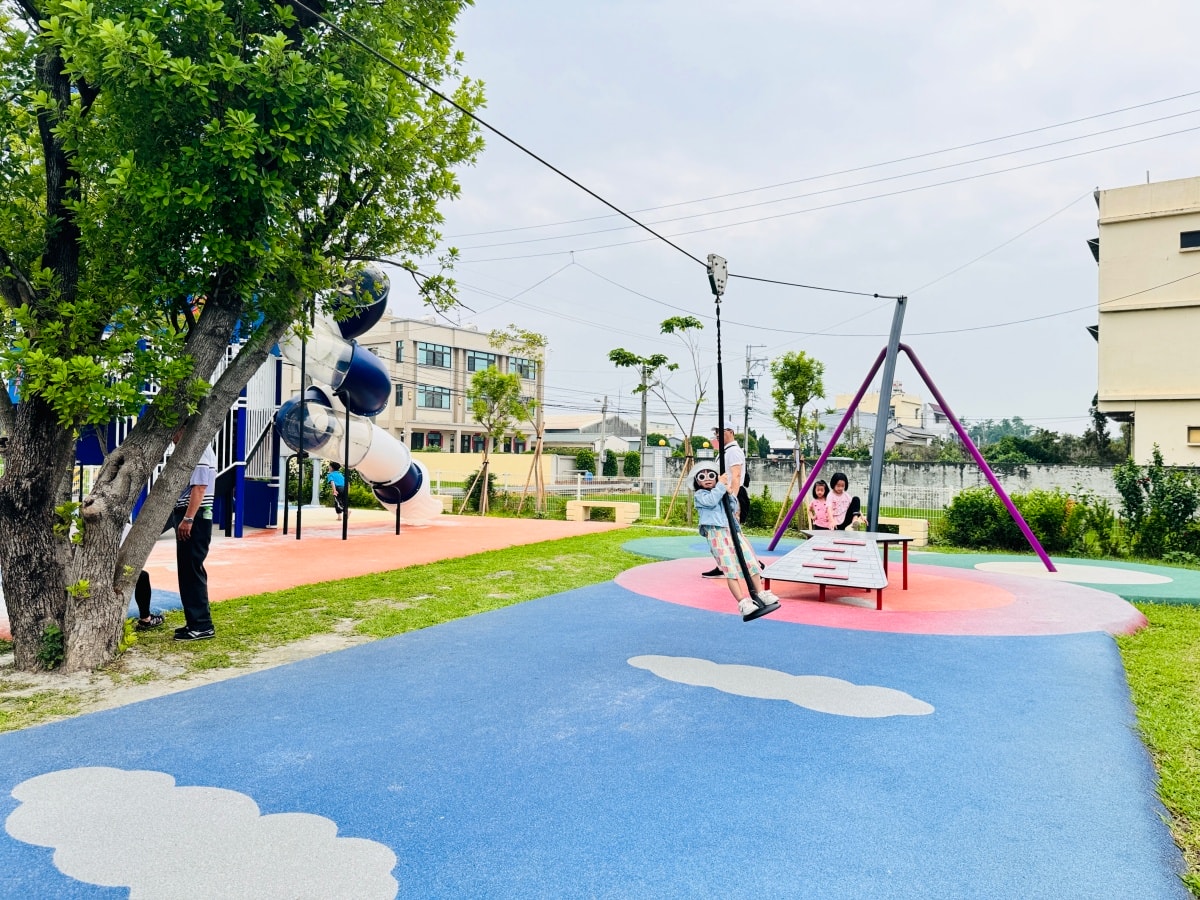 ★彰化親子景點★全台唯一冠軍帽主題『埔南運動公園』!挑戰7公尺高順澤宮藍色巨帽滑梯,玩完再去領取專屬幸運冠軍帽! - 第8張圖 ★彰化親子景點★全台唯一冠軍帽主題『埔南運動公園』!挑戰7公尺高順澤宮藍色巨帽滑梯,玩完再去領取專屬幸運冠軍帽!