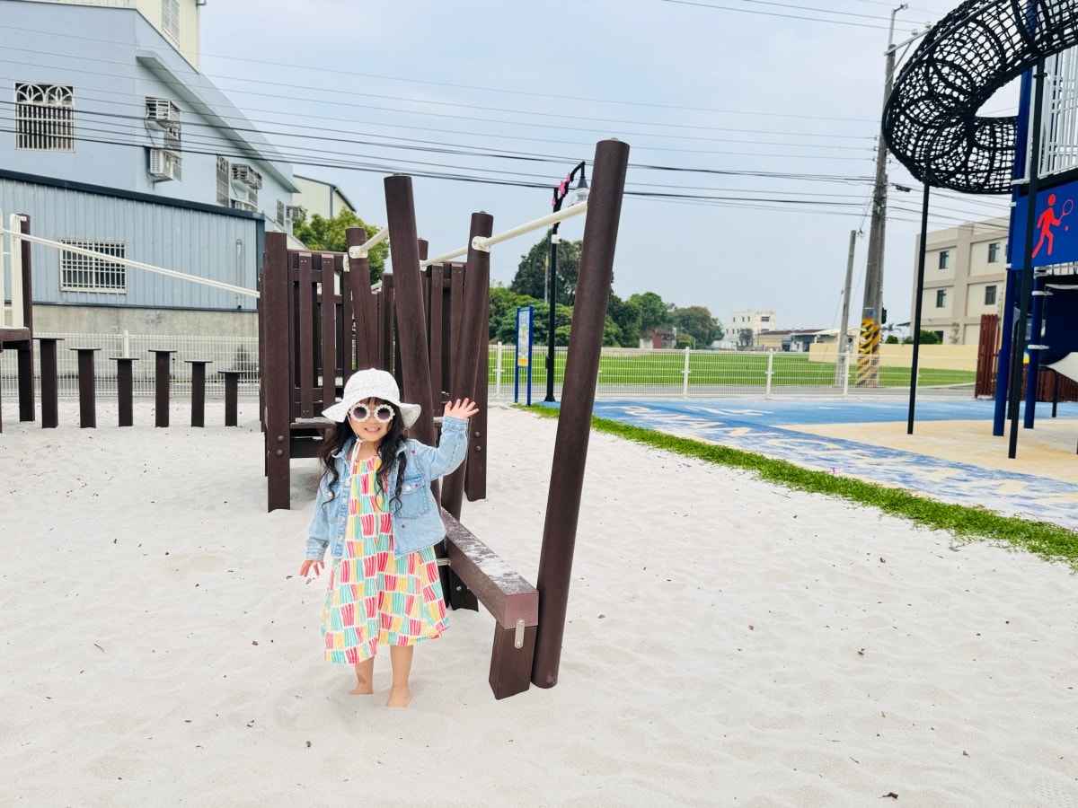 ★彰化親子景點★全台唯一冠軍帽主題『埔南運動公園』!挑戰7公尺高順澤宮藍色巨帽滑梯,玩完再去領取專屬幸運冠軍帽! - 第11張圖 ★彰化親子景點★全台唯一冠軍帽主題『埔南運動公園』!挑戰7公尺高順澤宮藍色巨帽滑梯,玩完再去領取專屬幸運冠軍帽!