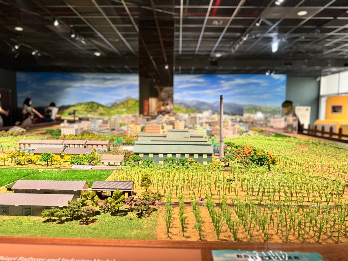 ★嘉義親子景點★嘉義市立博物館，六歲下免費入館，銅板價暢玩三層樓！開火車、兒童廳超好玩，室內避暑、雨天備案，親子玩樂一日遊推薦！