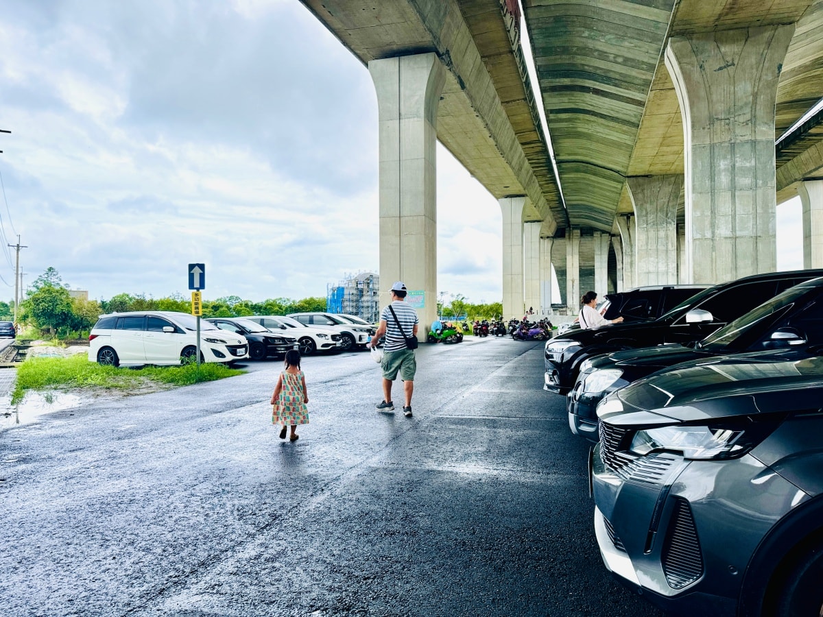 ★宜蘭親子景點★武淵水火同源公園，國道橋下晴雨天暢玩！人工草皮、滾輪溜滑梯、奇特水火共生景觀，避暑、雨天備案一日遊推薦！