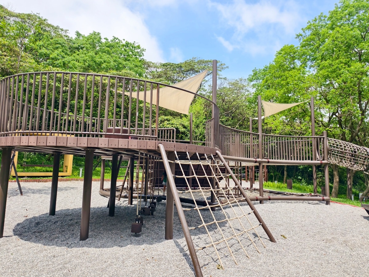 ★桃園親子景點★最新森林遊戲場『五酒桶山自然遊憩場』，適合親子的輕鬆步道和挑戰設施，看蝴蝶、野餐、大草皮超放電，下山再吃烤雞喝咖啡，桃園最新一日遊行程！