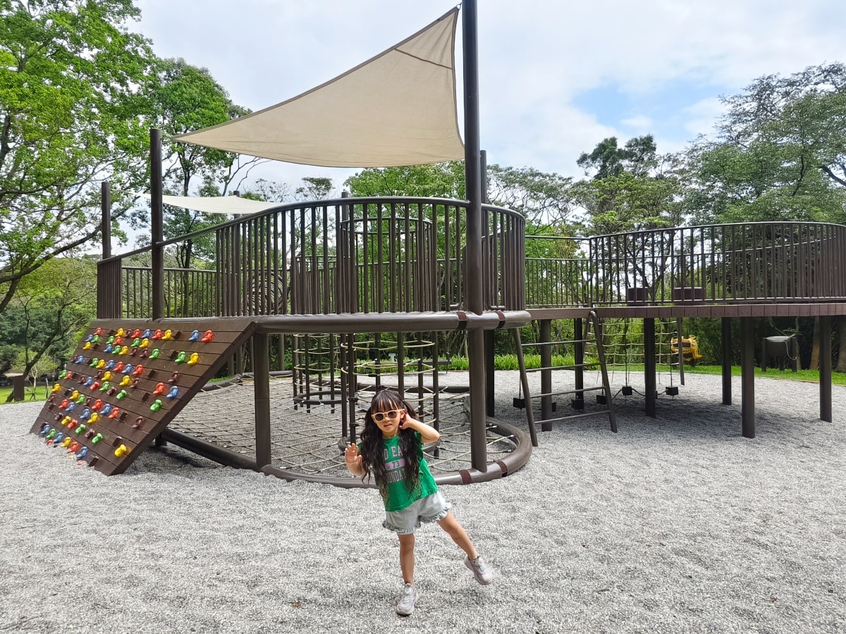 ★桃園親子景點★最新森林遊戲場『五酒桶山自然遊憩場』，適合親子的輕鬆步道和挑戰設施，看蝴蝶、野餐、大草皮超放電，下山再吃烤雞喝咖啡，桃園最新一日遊行程！