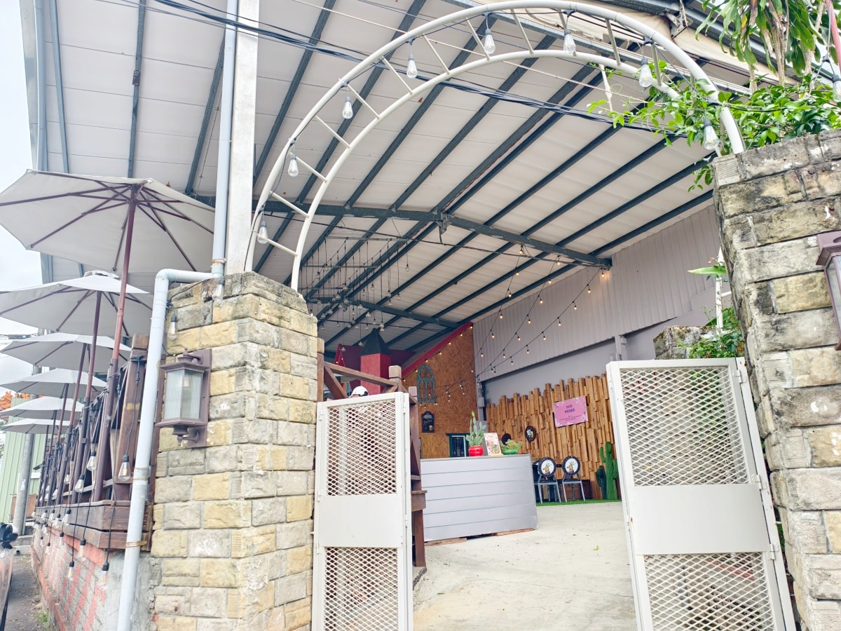 ★桃園親子景點★最新森林遊戲場『五酒桶山自然遊憩場』,適合親子的輕鬆步道和挑戰設施,看蝴蝶、野餐、大草皮超放電,下山再吃烤雞喝咖啡,桃園最新一日遊行程! - 第25張圖 ★桃園親子景點★最新森林遊戲場『五酒桶山自然遊憩場』,適合親子的輕鬆步道和挑戰設施,看蝴蝶、野餐、大草皮超放電,下山再吃烤雞喝咖啡,桃園最新一日遊行程!