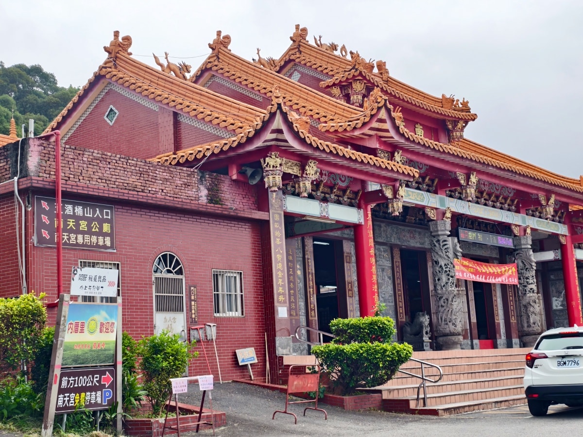 ★桃園親子景點★最新森林遊戲場『五酒桶山自然遊憩場』，適合親子的輕鬆步道和挑戰設施，看蝴蝶、野餐、大草皮超放電，下山再吃烤雞喝咖啡，桃園最新一日遊行程！