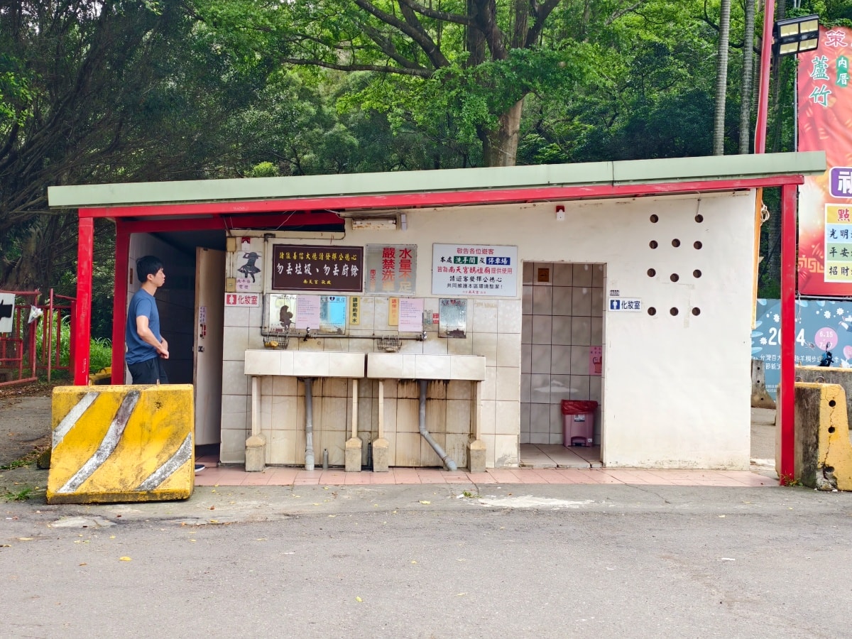 ★桃園親子景點★最新森林遊戲場『五酒桶山自然遊憩場』,適合親子的輕鬆步道和挑戰設施,看蝴蝶、野餐、大草皮超放電,下山再吃烤雞喝咖啡,桃園最新一日遊行程! - 第3張圖 ★桃園親子景點★最新森林遊戲場『五酒桶山自然遊憩場』,適合親子的輕鬆步道和挑戰設施,看蝴蝶、野餐、大草皮超放電,下山再吃烤雞喝咖啡,桃園最新一日遊行程!