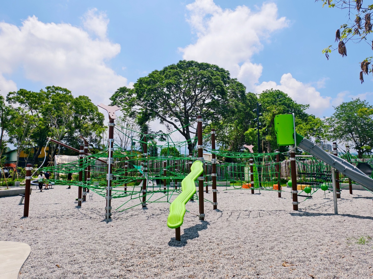 ★台中最新親子景點★東勢獨角仙生態公園，全台首創獨角仙撫育基地，4.8米羽化之塔超刺激、35種遊戲體驗、夏日戲水區，放電兼科普教育、順遊客家文化園區，免門票親子新亮點！！