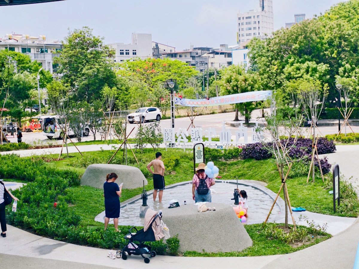 ★台中最新親子景點★東勢獨角仙生態公園，全台首創獨角仙撫育基地，4.8米羽化之塔超刺激、35種遊戲體驗、夏日戲水區，放電兼科普教育、順遊客家文化園區，免門票親子新亮點！！