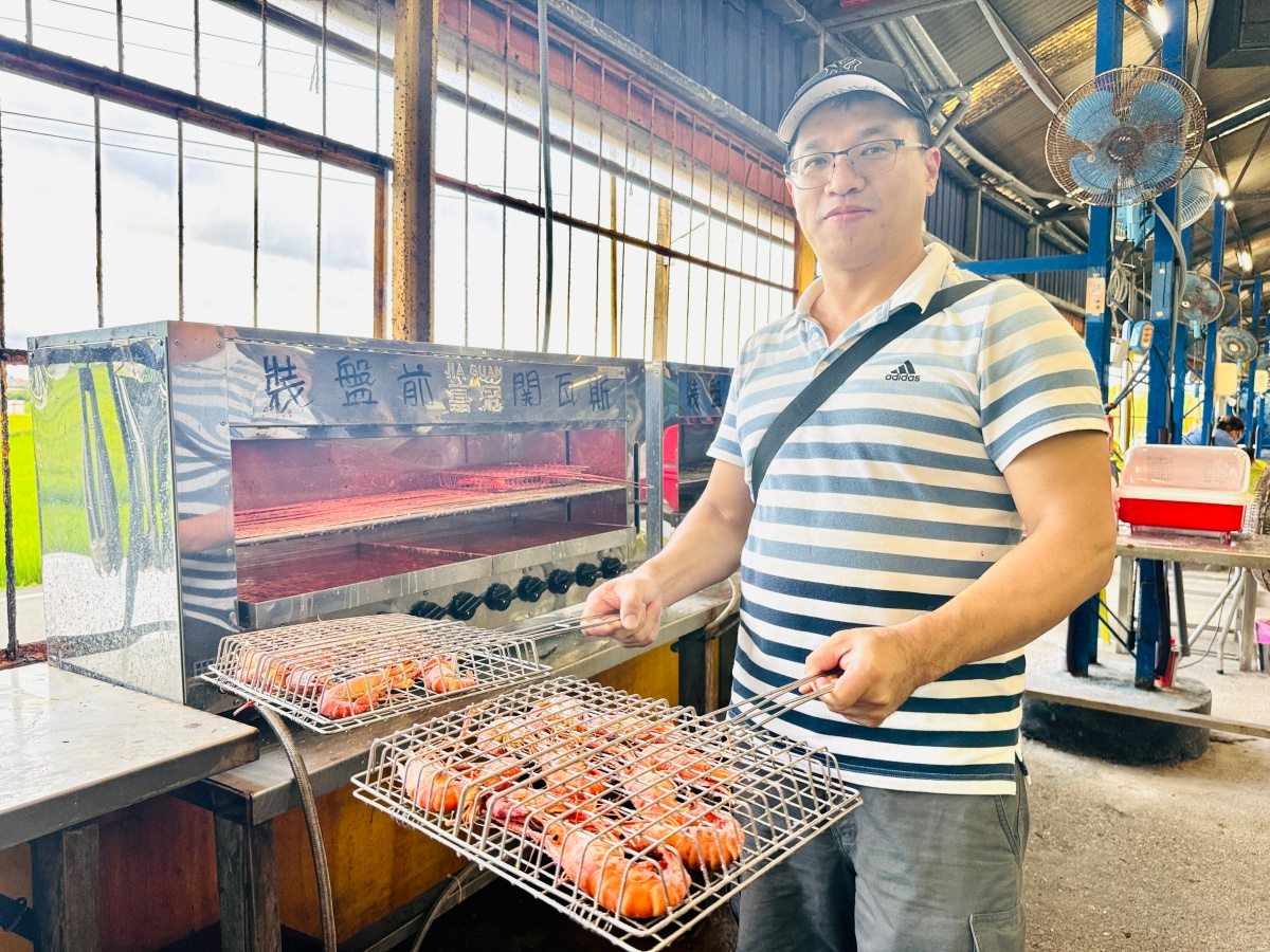 ★宜蘭親子景點★礁溪六隻蝦釣蝦場,新手、親子友善,乾淨無菸的釣蝦體驗,現烤泰國蝦、放電遊戲區,親子一日遊推薦! - 第20張圖 ★宜蘭親子景點★礁溪六隻蝦釣蝦場,新手、親子友善,乾淨無菸的釣蝦體驗,現烤泰國蝦、放電遊戲區,親子一日遊推薦!