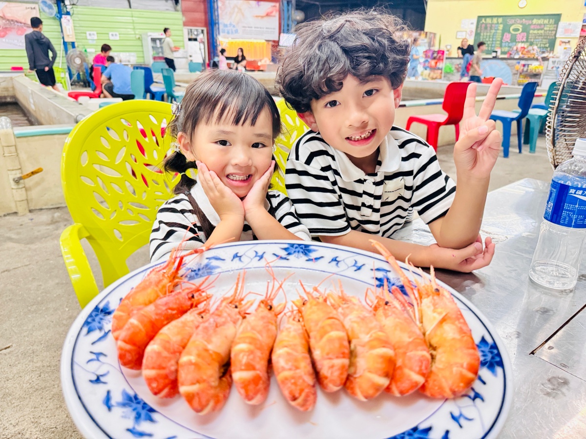 ★宜蘭親子景點★礁溪六隻蝦釣蝦場,新手、親子友善,乾淨無菸的釣蝦體驗,現烤泰國蝦、放電遊戲區,親子一日遊推薦! - 第23張圖 ★宜蘭親子景點★礁溪六隻蝦釣蝦場,新手、親子友善,乾淨無菸的釣蝦體驗,現烤泰國蝦、放電遊戲區,親子一日遊推薦!