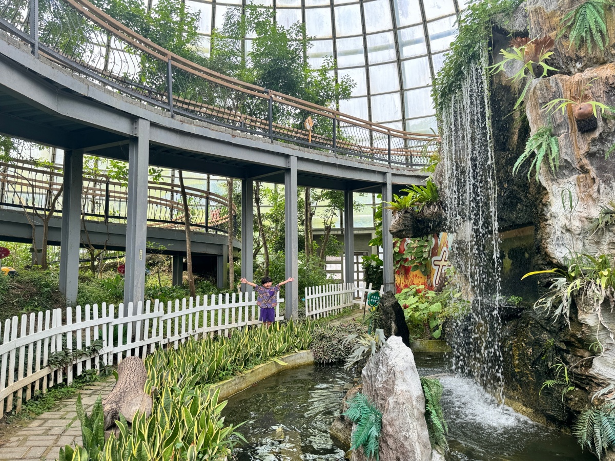 ★嘉義親子景點推薦★『嘉大昆蟲館』全台最美球體溫室、巨型彩蝶柱超吸睛!搭配免費專人導覽、活體觸摸體驗,城市森林親子一日遊推薦! - 第23張圖 ★嘉義親子景點推薦★『嘉大昆蟲館』全台最美球體溫室、巨型彩蝶柱超吸睛!搭配免費專人導覽、活體觸摸體驗,城市森林親子一日遊推薦!