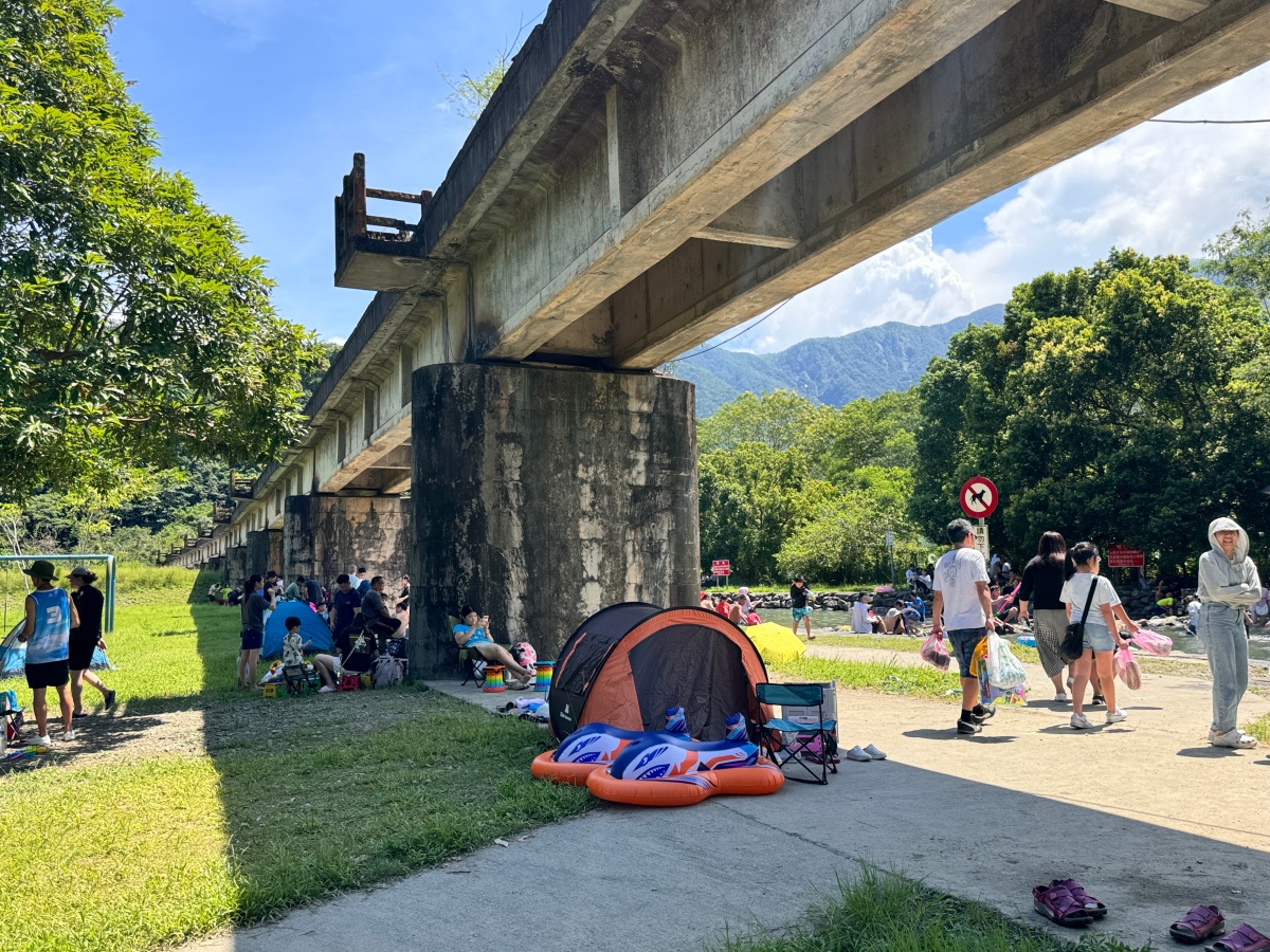 ★宜蘭親子景點★『東岳湧泉公園』免門票免費停車!天然冰冷湧泉,水淺好玩、夏日避暑的水樂園,親子一日遊推薦! - 第16張圖 ★宜蘭親子景點★『東岳湧泉公園』免門票免費停車!天然冰冷湧泉,水淺好玩、夏日避暑的水樂園,親子一日遊推薦!