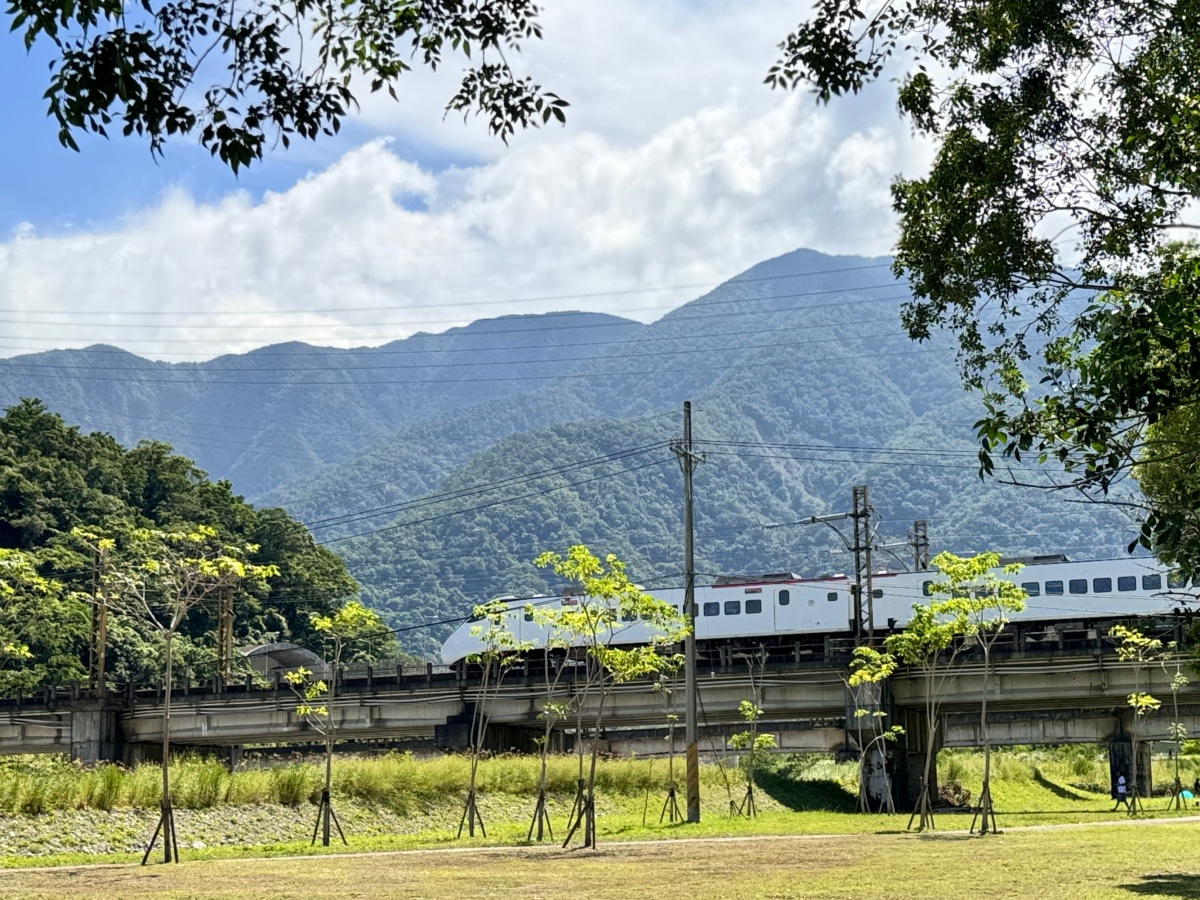 ★宜蘭親子景點★『東岳湧泉公園』免門票免費停車!天然冰冷湧泉,水淺好玩、夏日避暑的水樂園,親子一日遊推薦! - 第20張圖 ★宜蘭親子景點★『東岳湧泉公園』免門票免費停車!天然冰冷湧泉,水淺好玩、夏日避暑的水樂園,親子一日遊推薦!