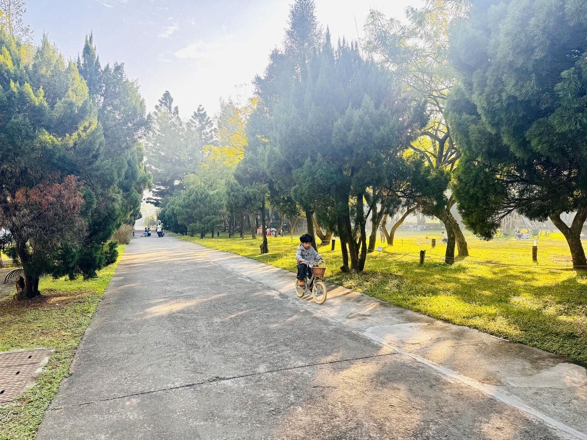 ★桃園★國立中央大學*免費的親子景點好去處,優美的園區、大草 ★桃園★國立中央大學*免費的親子景點好去處,優美的園區、大草