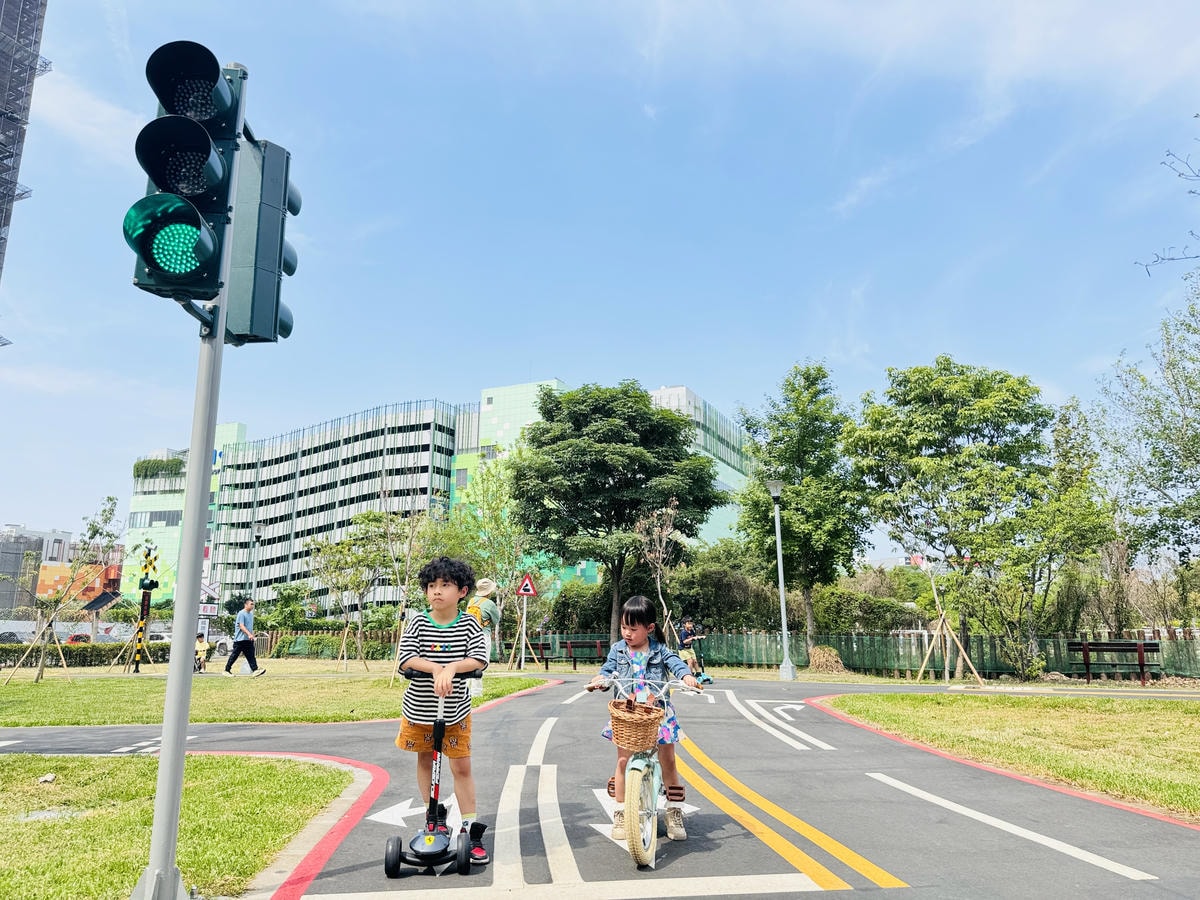 ★台中親子景點推薦★泉源兒童主題特色遊戲場,台中首座兒童交通 ★台中親子景點推薦★泉源兒童主題特色遊戲場,台中首座兒童交通