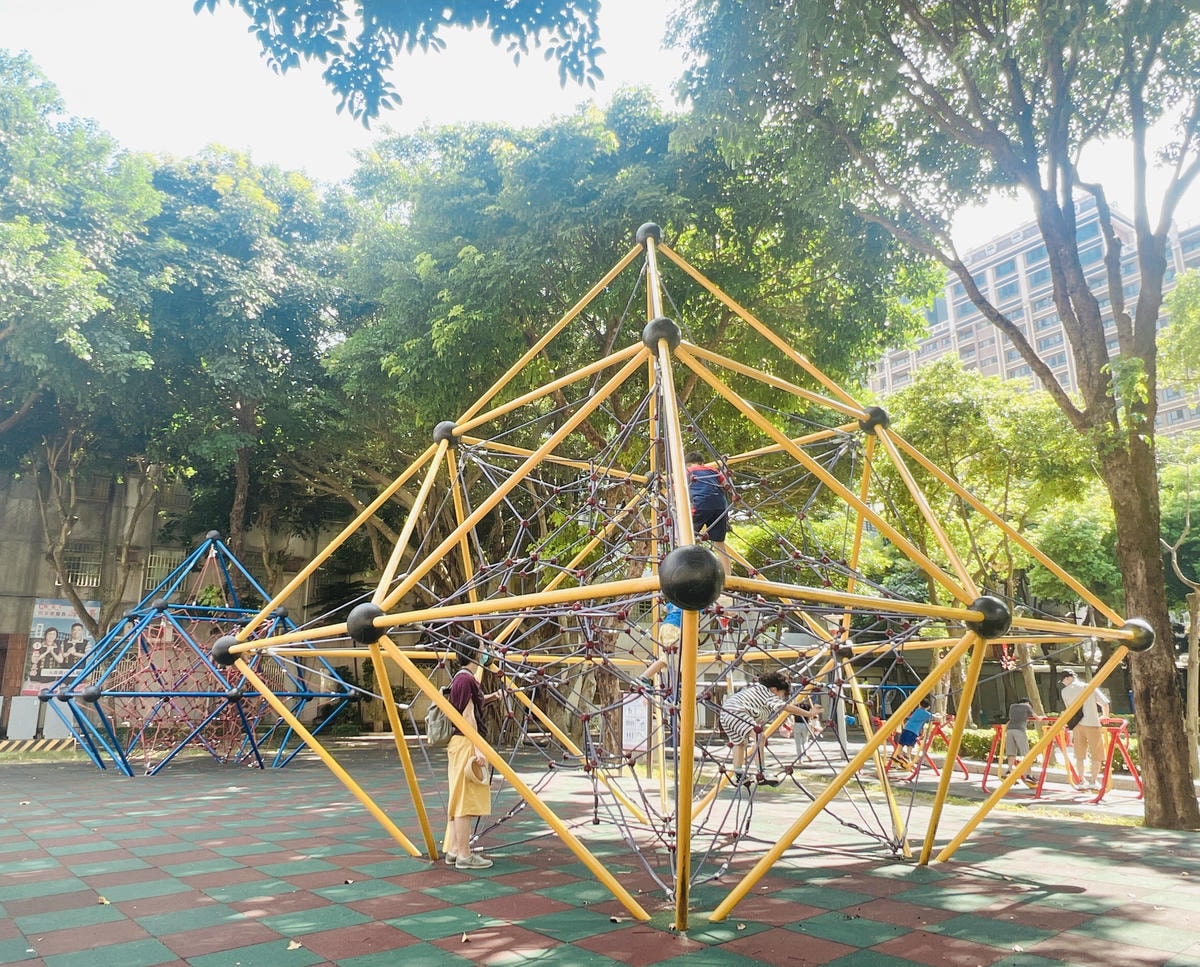 ★桃園★同安親子公園*鄰近全台最美圖書館的小綠地,溜滑梯、立 ★桃園★同安親子公園*鄰近全台最美圖書館的小綠地,溜滑梯、立