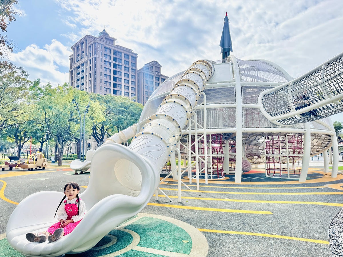 ★桃園親子景點推薦★桃園最新特色公園『龍潭運動公園』全面翻新 ★桃園親子景點推薦★桃園最新特色公園『龍潭運動公園』全面翻新