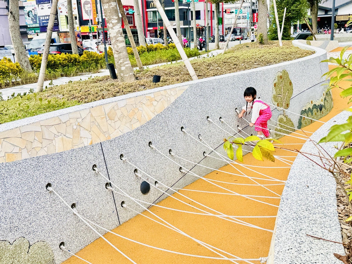 ★桃園親子景點推薦★桃園最新特色公園『龍潭運動公園』全面翻新 ★桃園親子景點推薦★桃園最新特色公園『龍潭運動公園』全面翻新