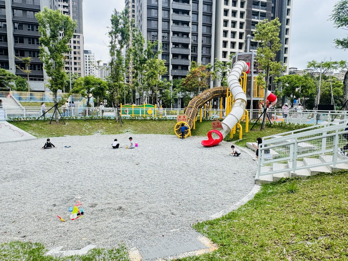 ★新北親子景點推薦★全台唯一最新影視主題『吉祥公園』特色遊戲 ★新北親子景點推薦★全台唯一最新影視主題『吉祥公園』特色遊戲