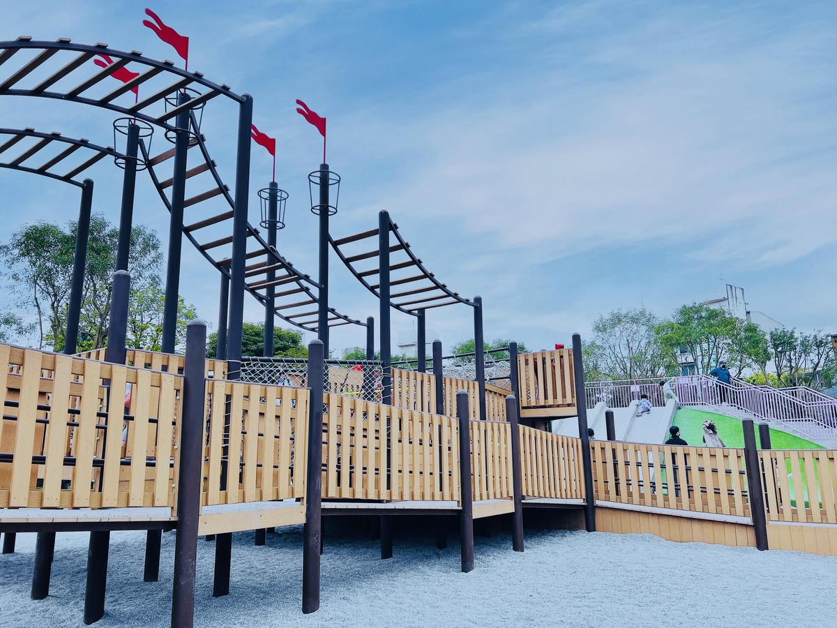 ★宜蘭親子景點推薦★宜蘭最新特色遊戲場『薛長興樂活館』，雨遮