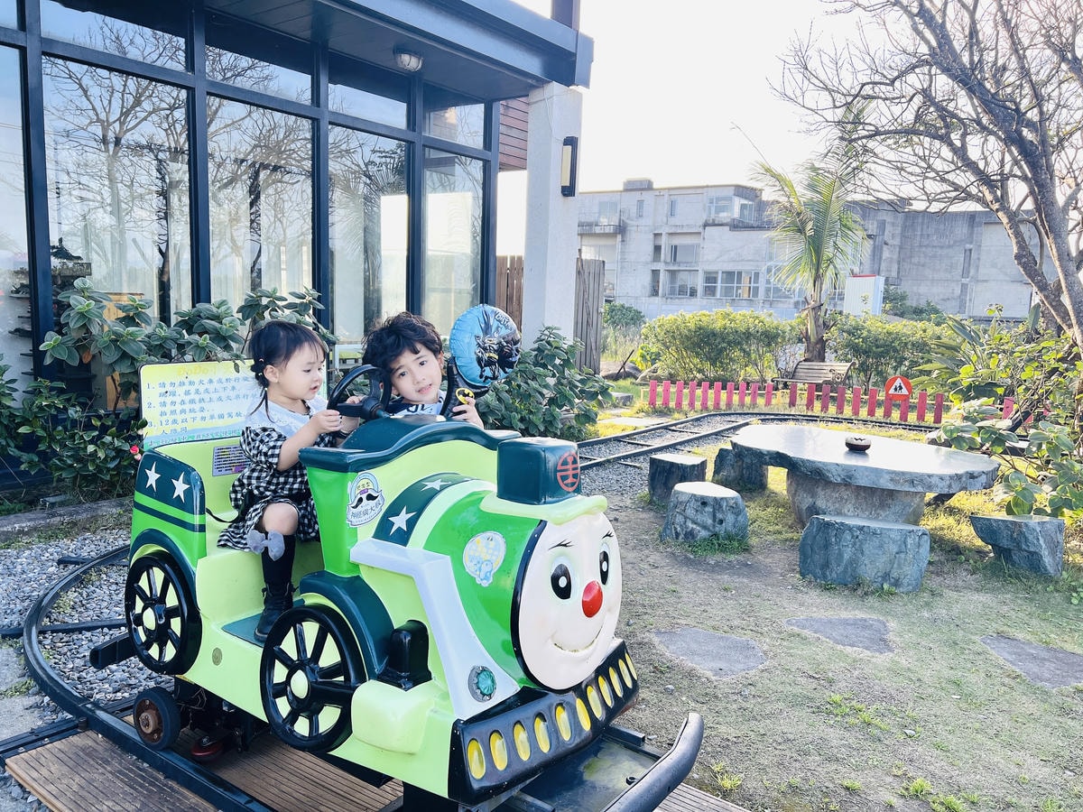 ★宜蘭親子景點推薦★宜蘭最新特色遊戲場『薛長興樂活館』，雨遮