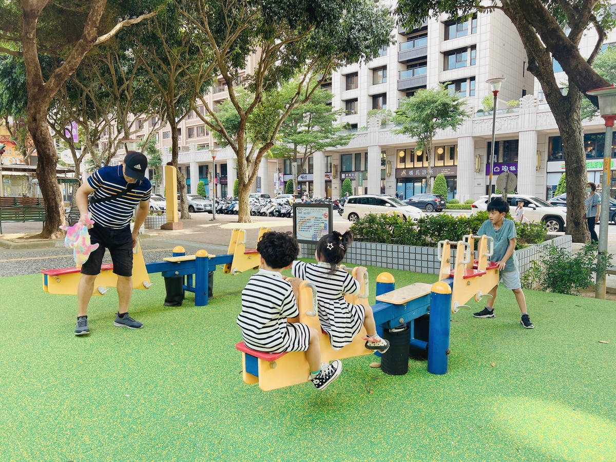 ★桃園★同安親子公園*鄰近全台最美圖書館的小綠地,溜滑梯、立 ★桃園★同安親子公園*鄰近全台最美圖書館的小綠地,溜滑梯、立