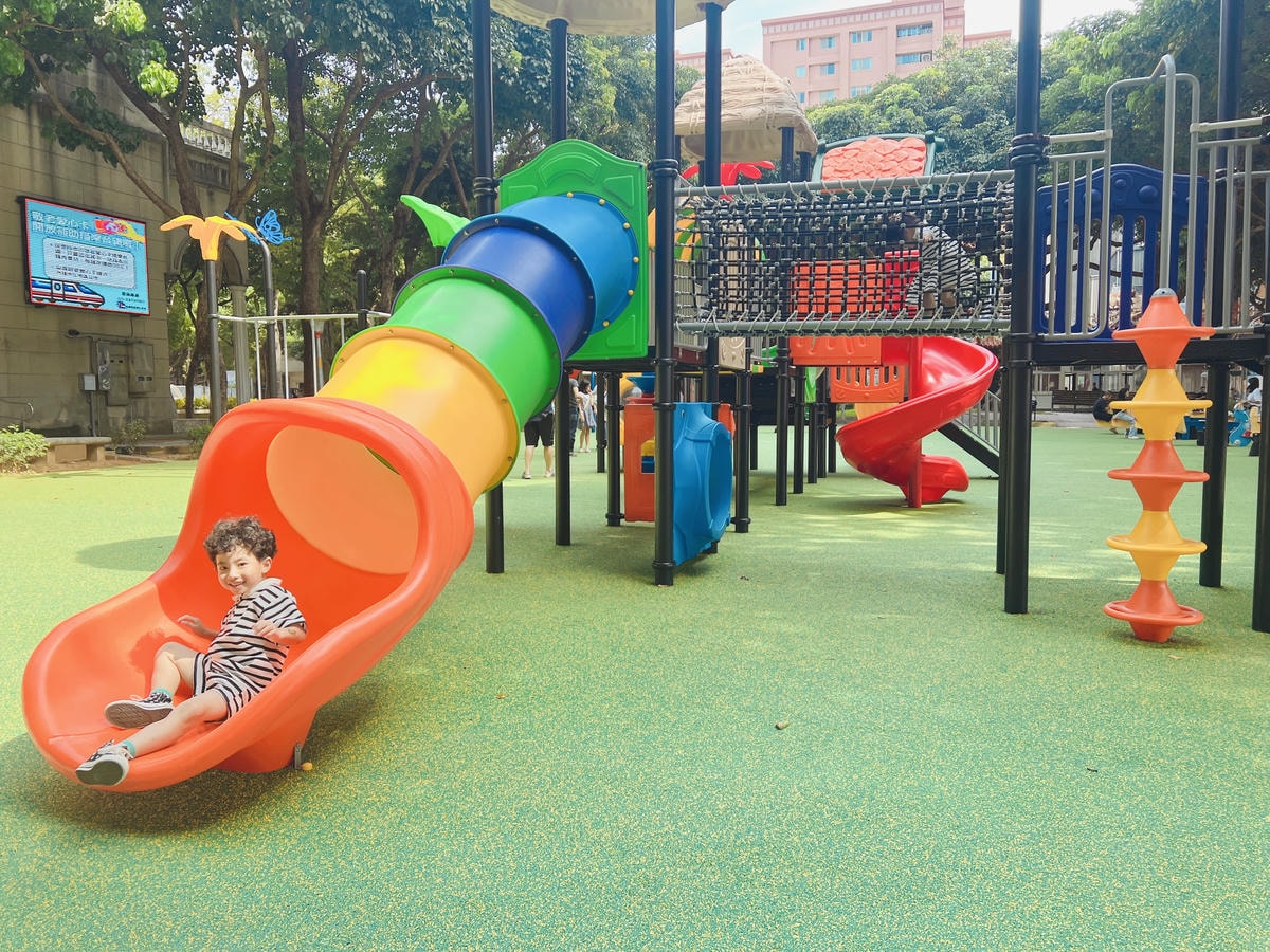 ★桃園★同安親子公園*鄰近全台最美圖書館的小綠地,溜滑梯、立 ★桃園★同安親子公園*鄰近全台最美圖書館的小綠地,溜滑梯、立