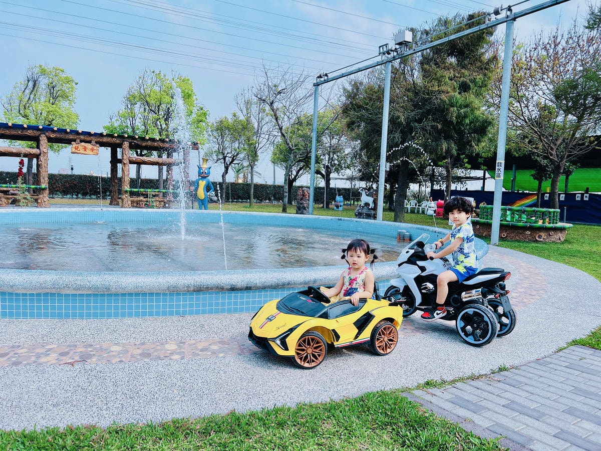 ★彰化●長頸鹿休閒農場*週末限定親子點,親子手搖船、電動車、 ★彰化●長頸鹿休閒農場*週末限定親子點,親子手搖船、電動車、