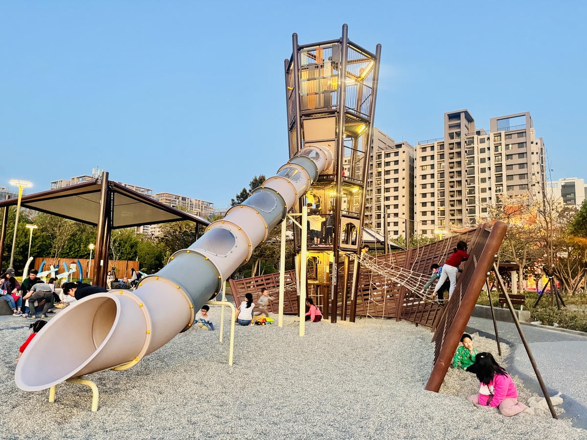 ★台中親子景點推薦★台中最新『梧棲漁寮公園』海線首座戲水航海