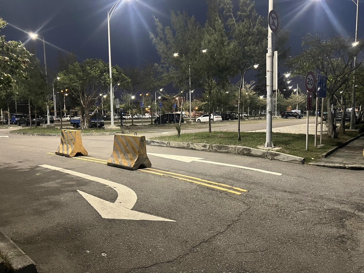 ★台中親子景點推薦★台中最新『梧棲漁寮公園』海線首座戲水航海