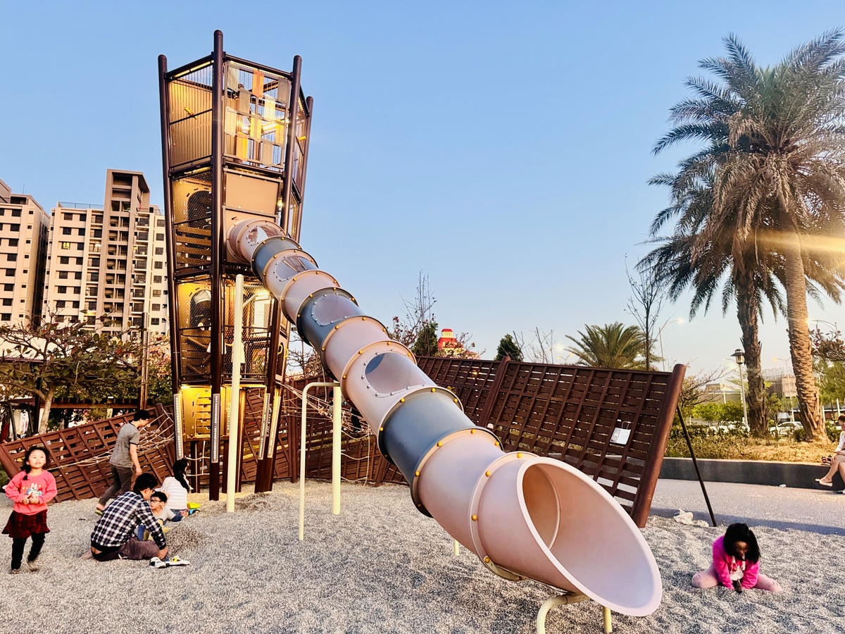 ★台中親子景點推薦★台中最新『梧棲漁寮公園』海線首座戲水航海